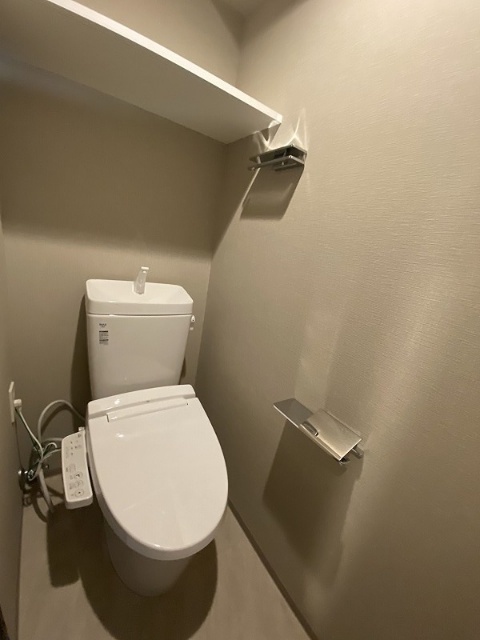 ����4