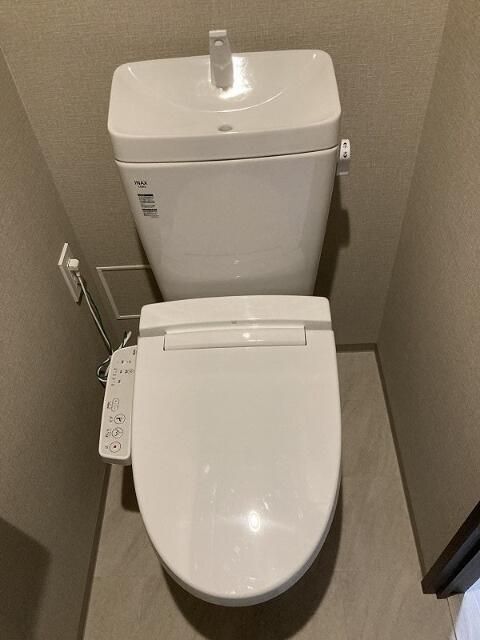 ����4