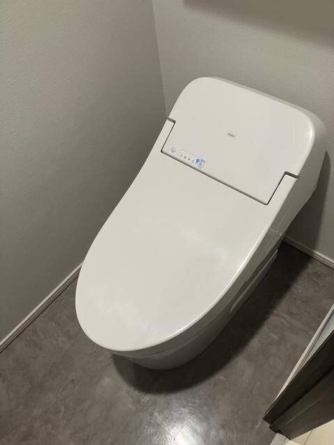 ����4