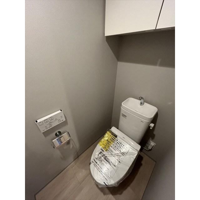 ����4