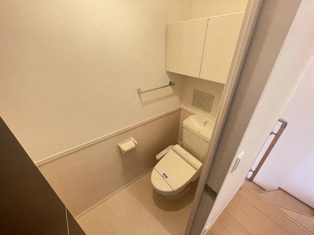 ����4
