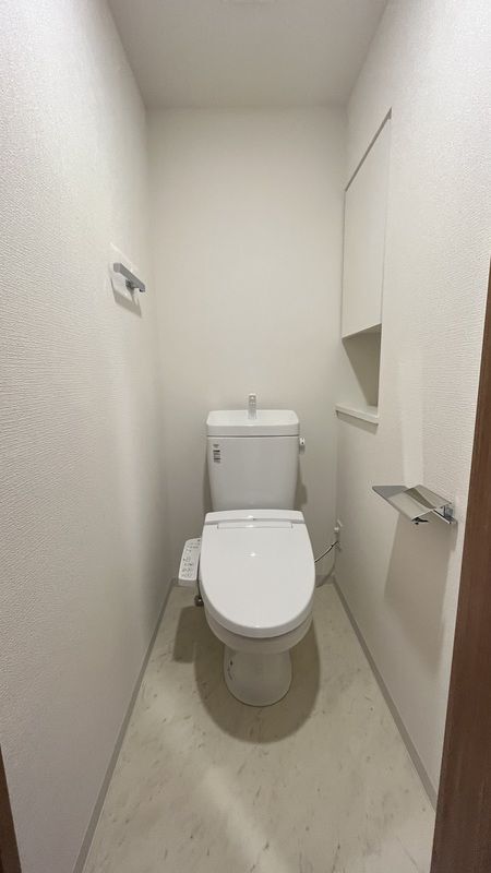 ����4