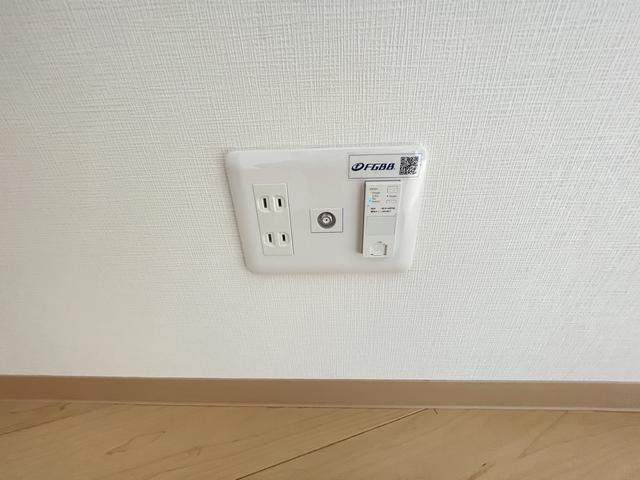 ����17