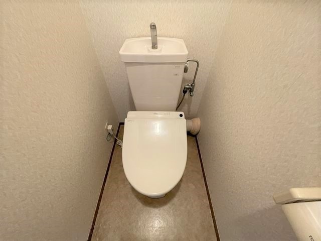 ����4