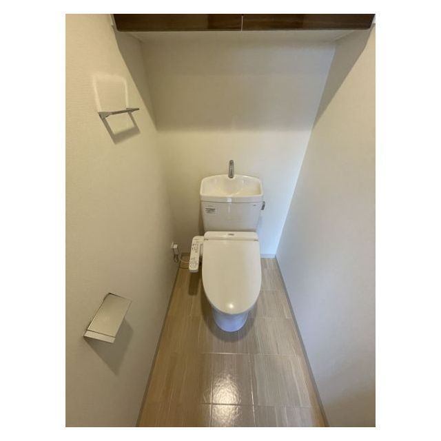 ����4