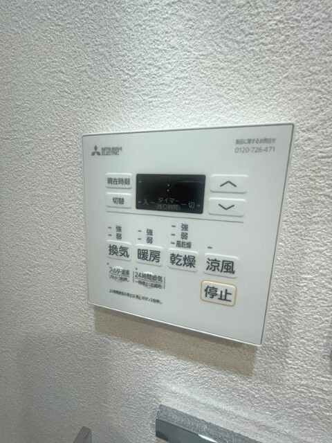 ����12