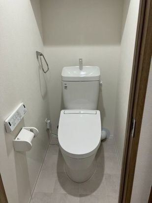 ����4