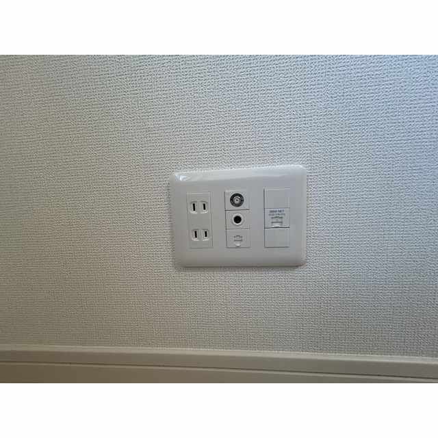 ����18
