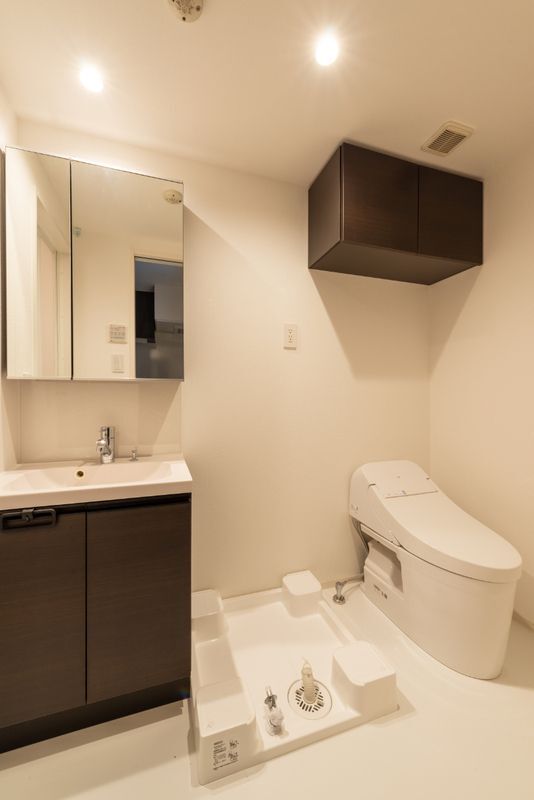 ����4