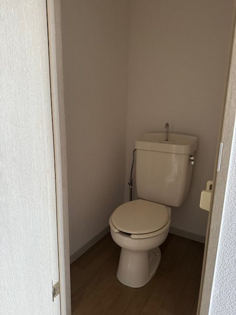 ����4