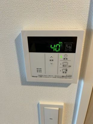 ����12