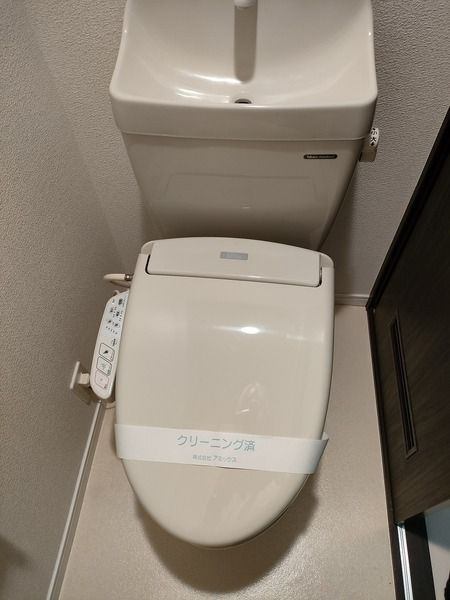 ����4