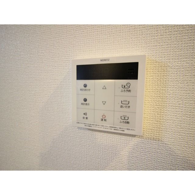 ����15