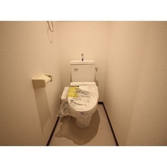 ����4