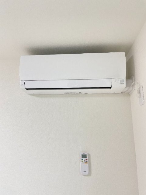 ����15