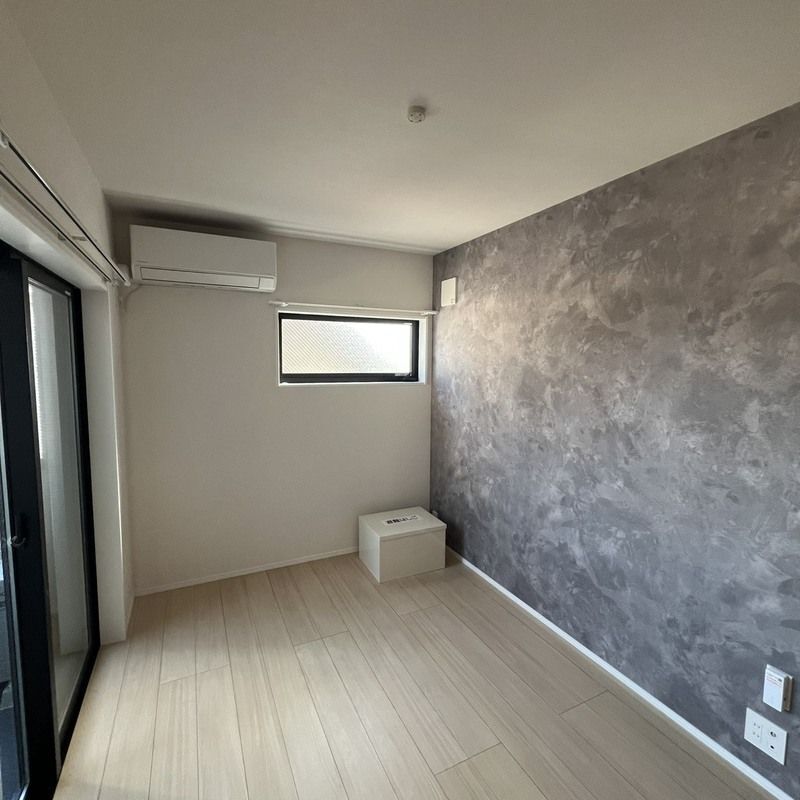 ����9