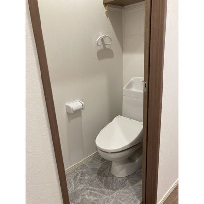 ����4