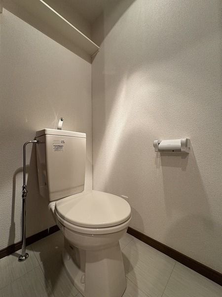 ����4