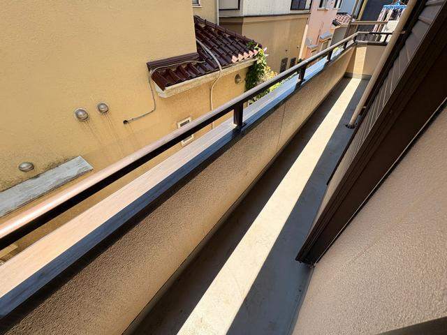 ����12