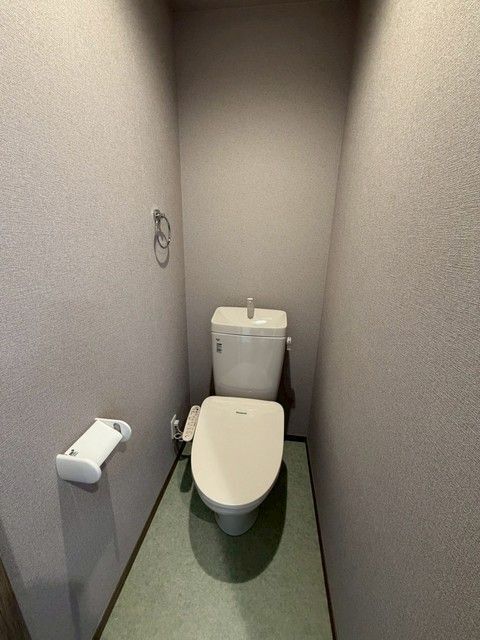 ����4