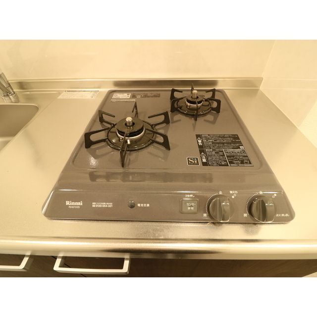 ����17