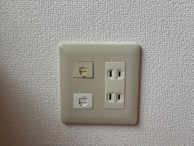 ����16