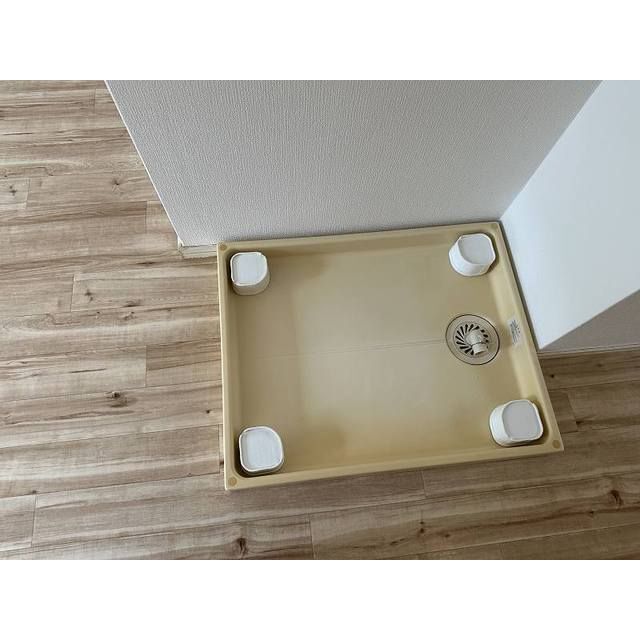 ����4