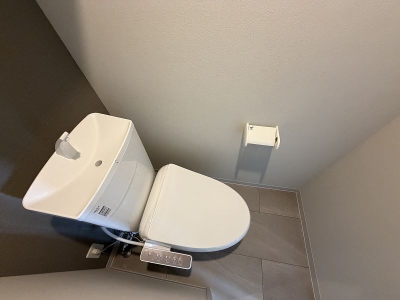 ����4
