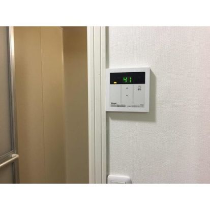 ����20