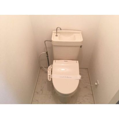 ����4