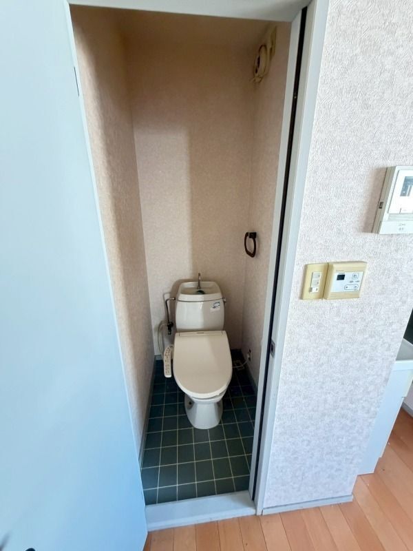 ����4