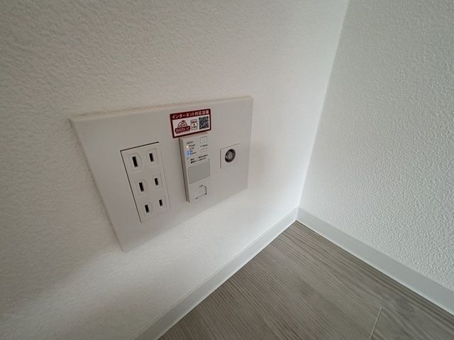 ����12