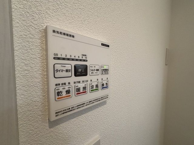 ����12