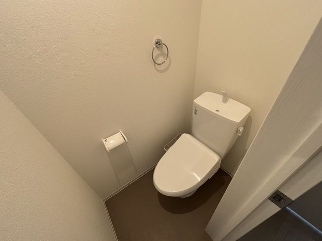 ����4