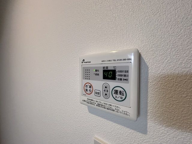 ����12