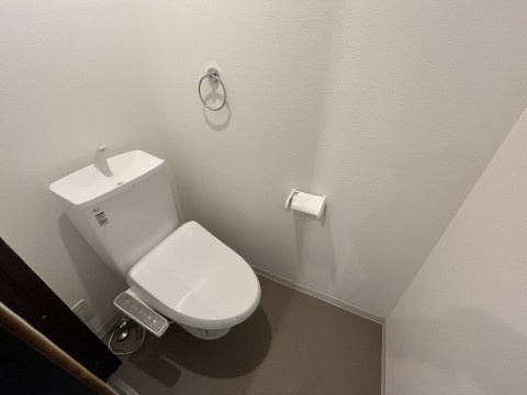 ����4