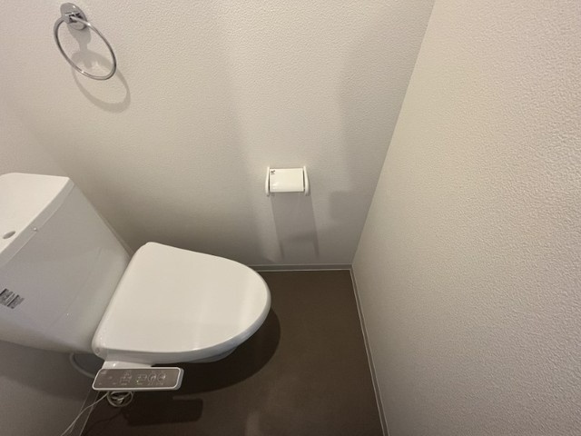 ����4