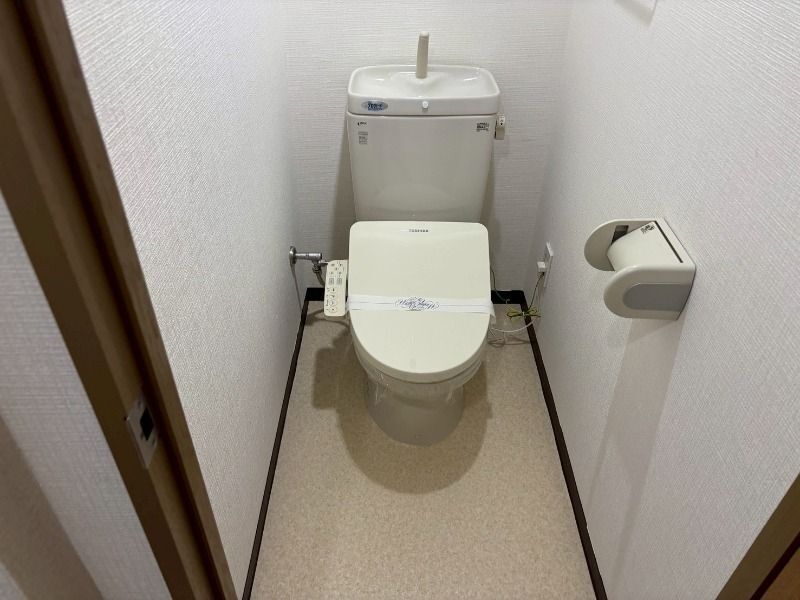 ����4