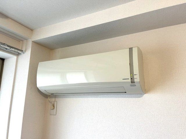 ����9