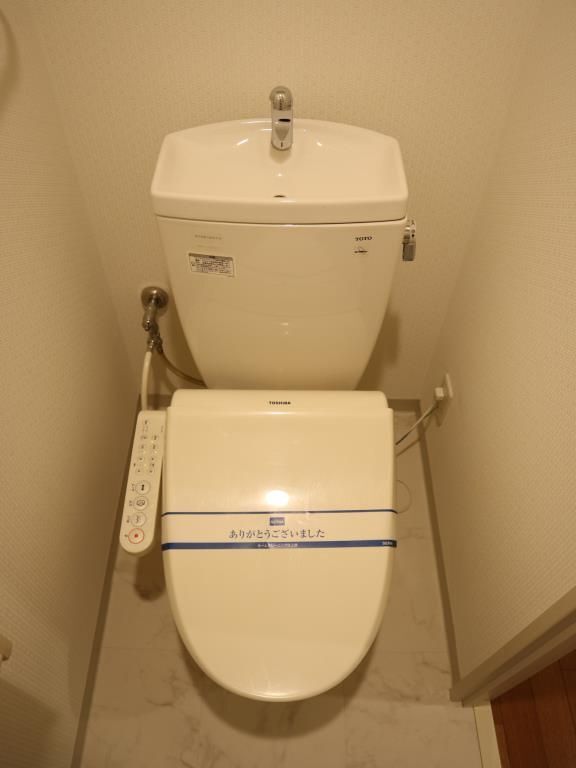 ����4
