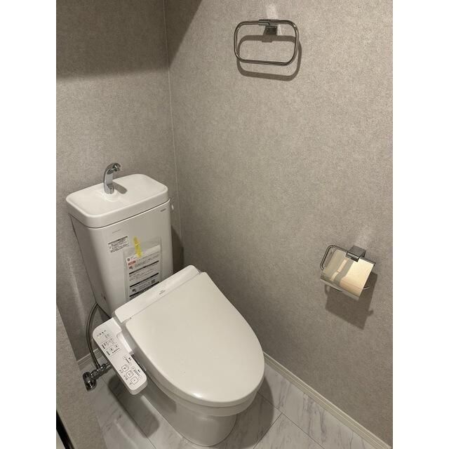 ����4