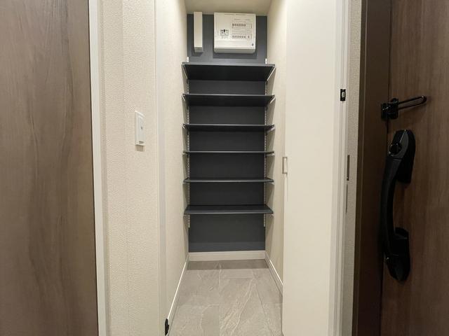 ����17