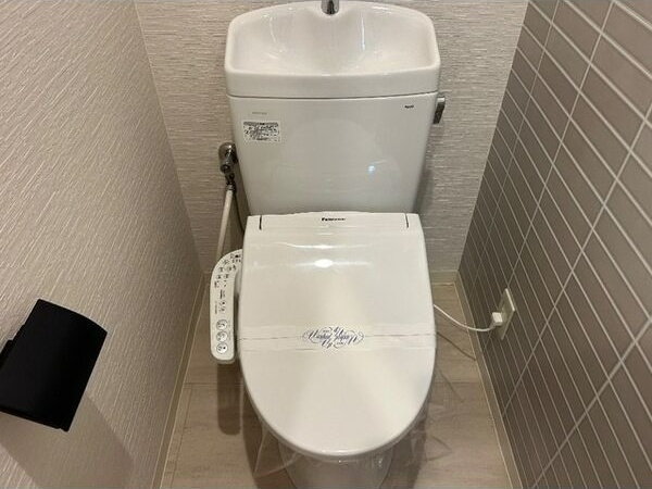 ����4