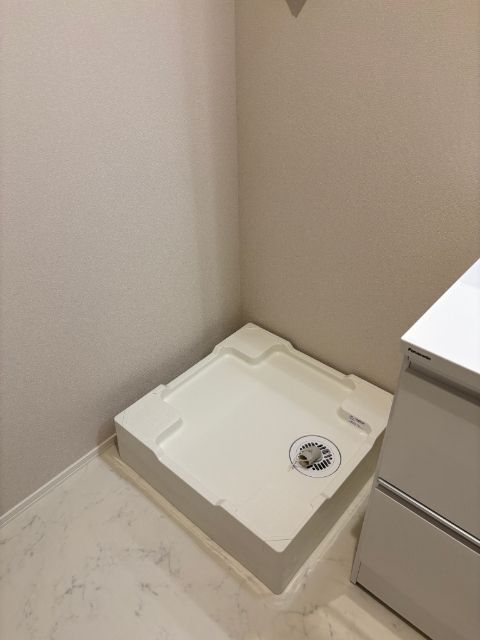 ����9