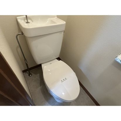����4