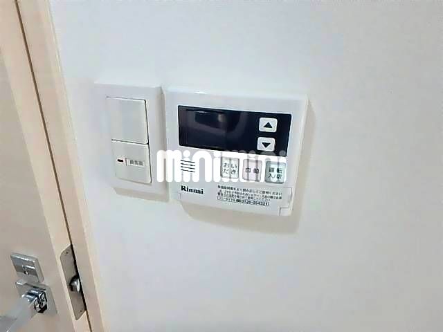 ����15