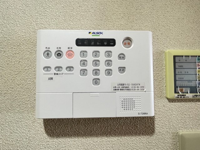 ����9