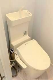 ����4