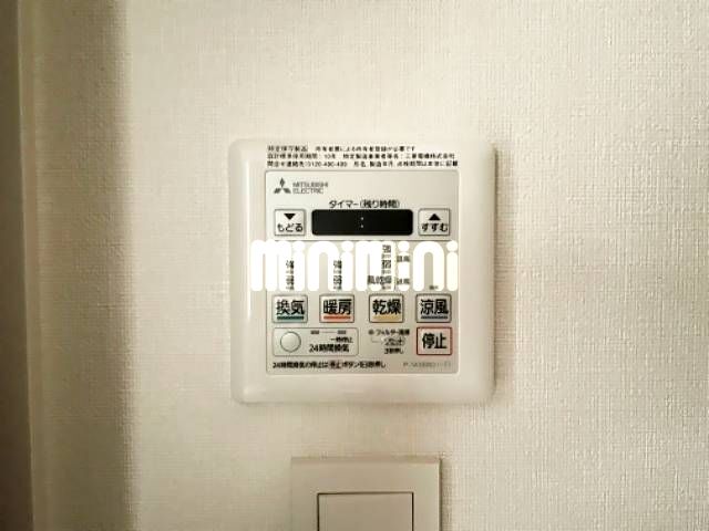 ����15