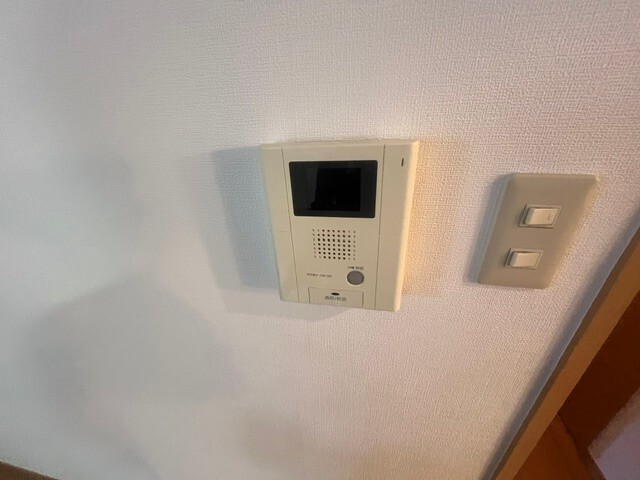 ����13